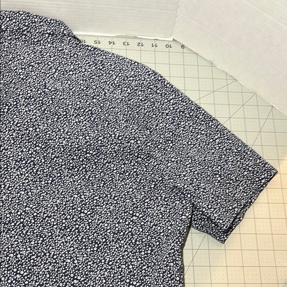 Levi's Blue and White Casual Button Down Shirt Relaxed Fit - Picture 9 of 10